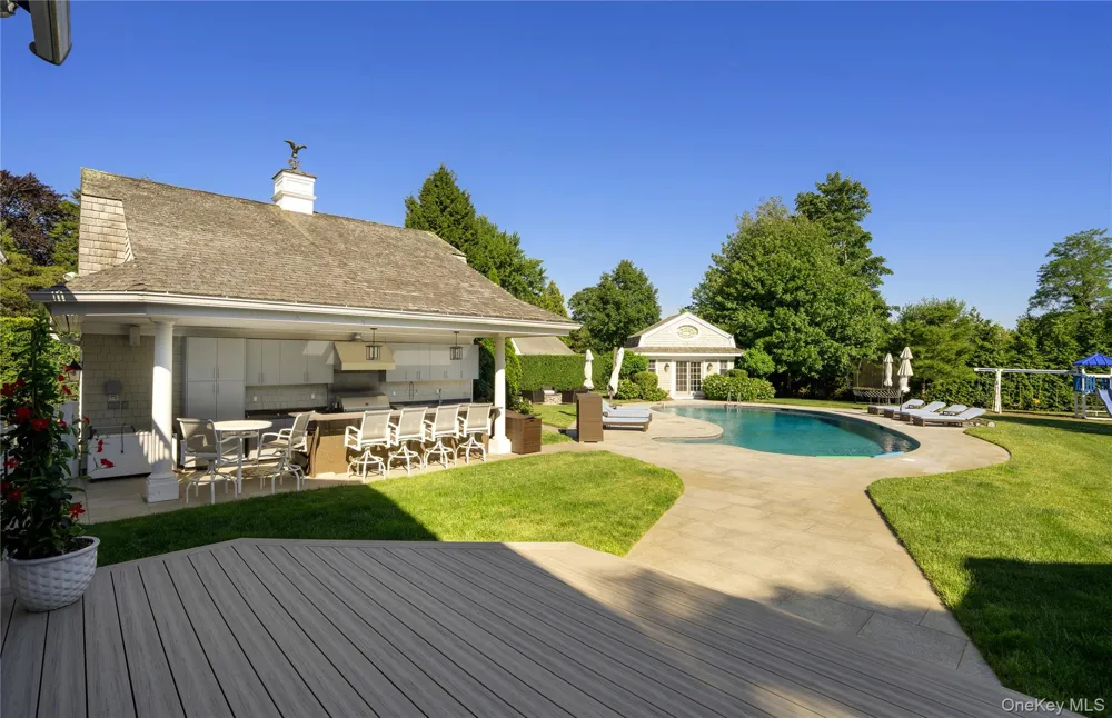 275 Main Street Westhampton Beach, NY 11978