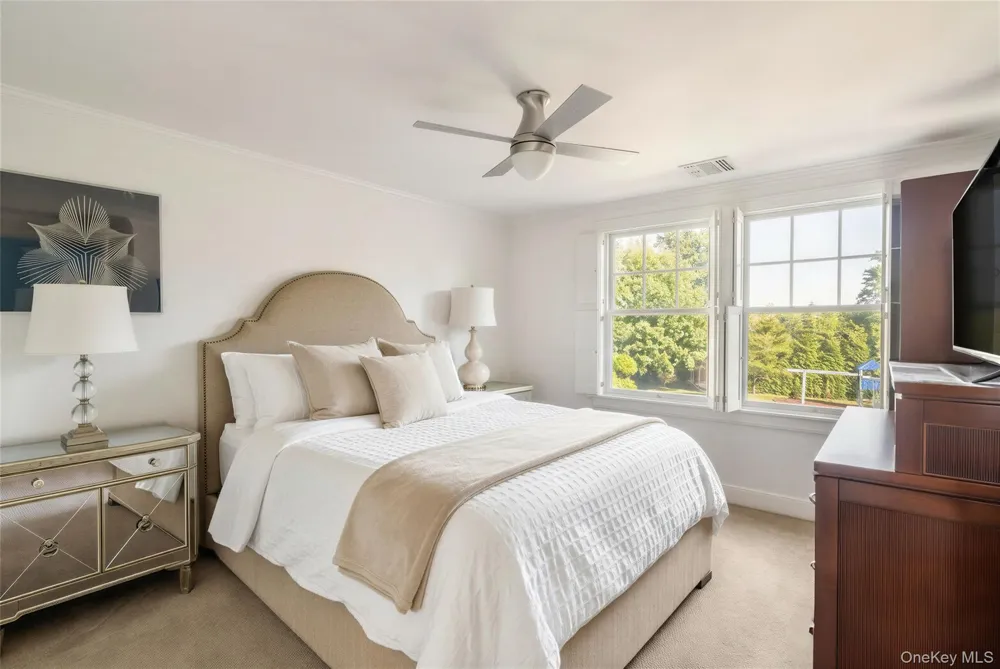 275 Main Street Westhampton Beach, NY 11978