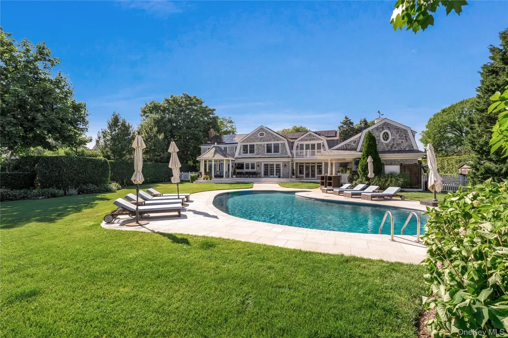 275 Main Street Westhampton Beach, NY 11978