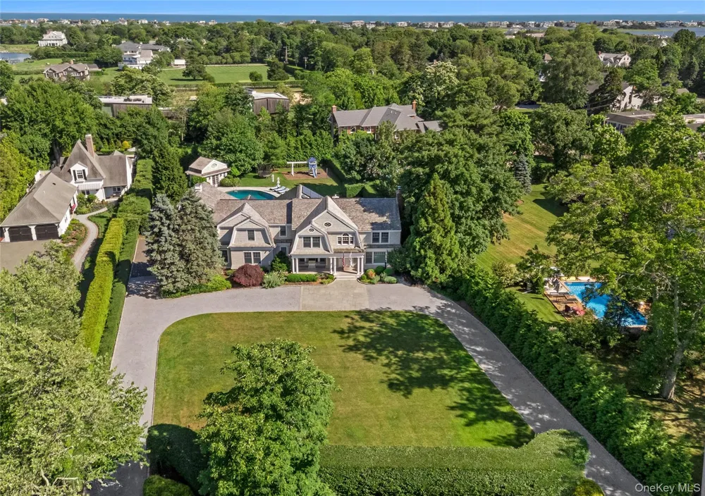 275 Main Street Westhampton Beach, NY 11978