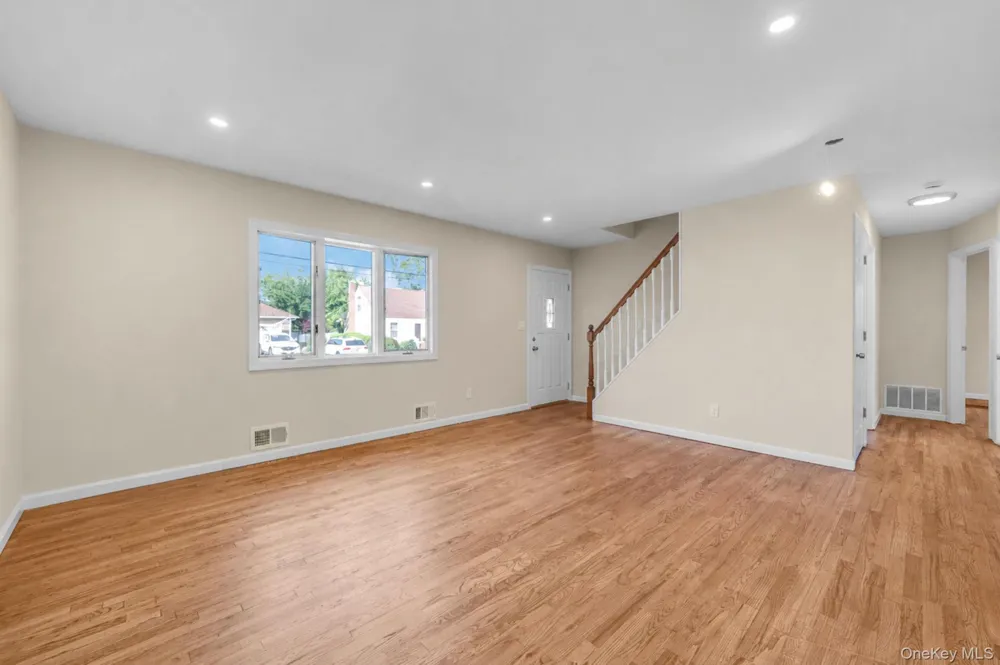 381 Clinton Avenue Lindenhurst, NY 11757
