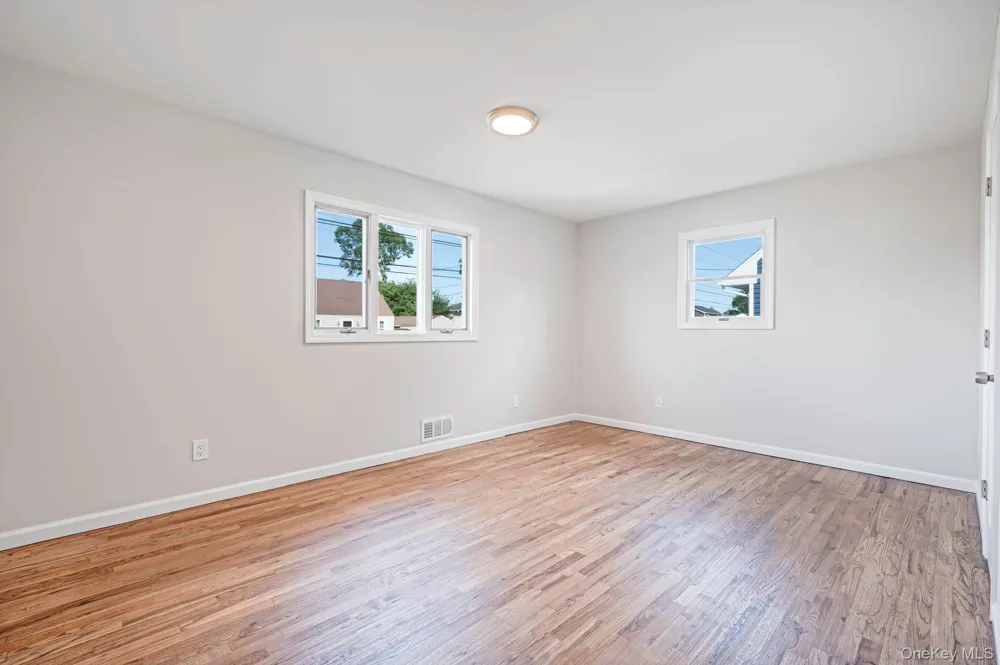 381 Clinton Avenue Lindenhurst, NY 11757