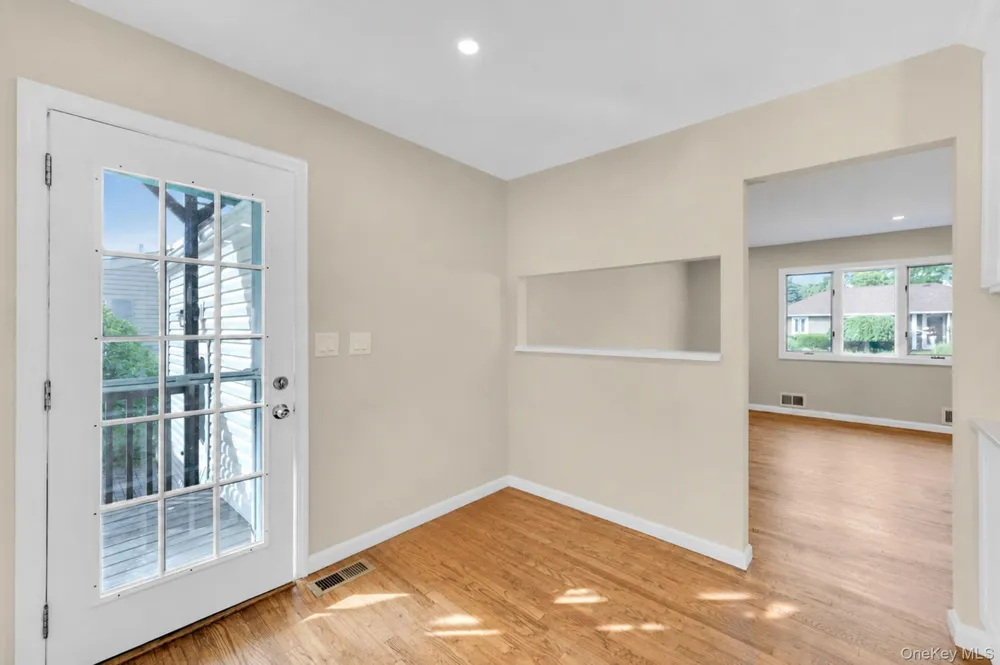381 Clinton Avenue Lindenhurst, NY 11757
