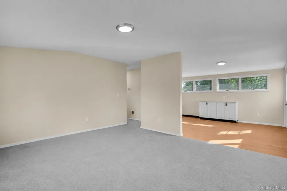 381 Clinton Avenue Lindenhurst, NY 11757