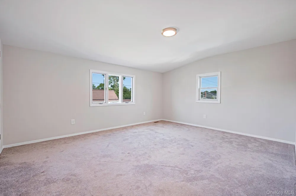 381 Clinton Avenue Lindenhurst, NY 11757