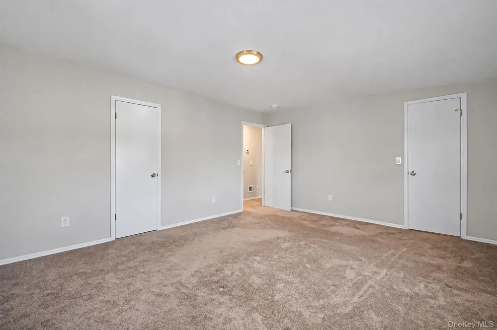 381 Clinton Avenue Lindenhurst, NY 11757