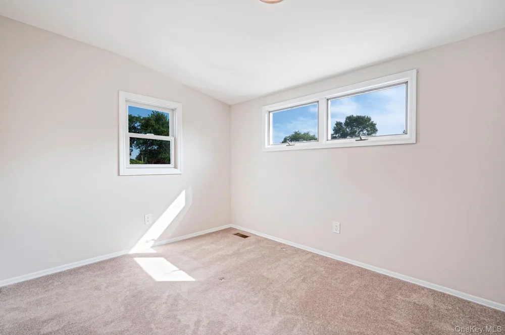 381 Clinton Avenue Lindenhurst, NY 11757