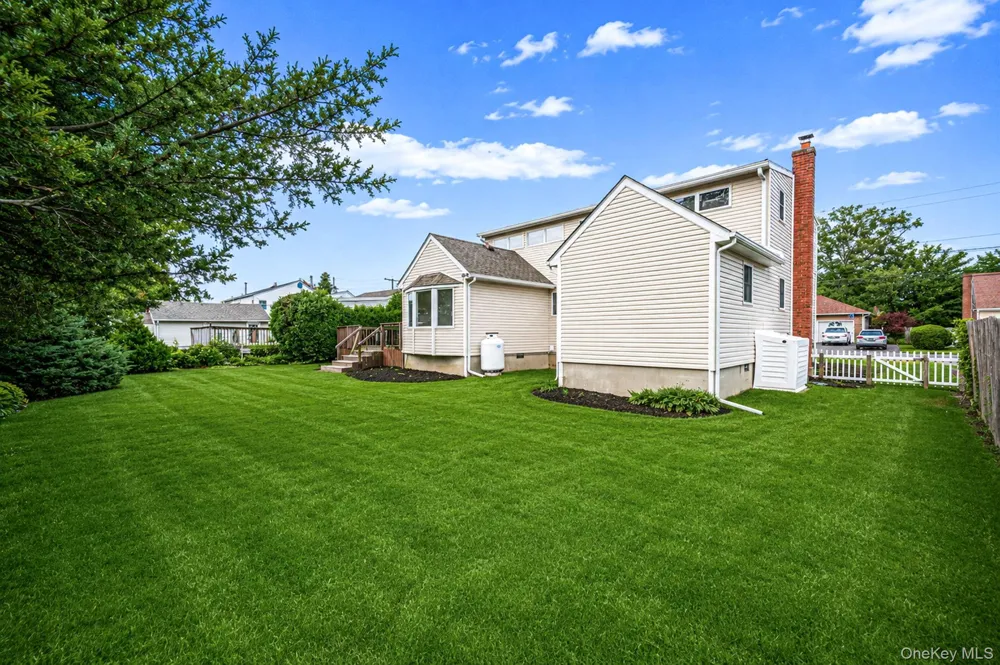 381 Clinton Avenue Lindenhurst, NY 11757