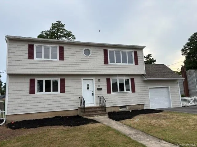381 Clinton Avenue Lindenhurst, NY 11757