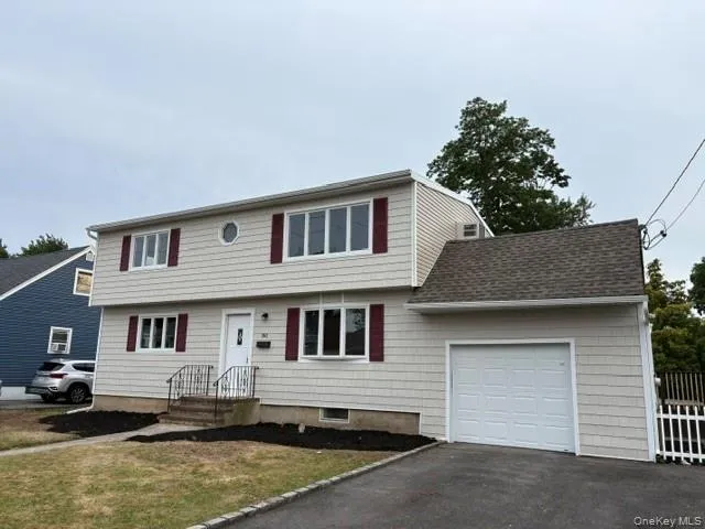 381 Clinton Avenue Lindenhurst, NY 11757
