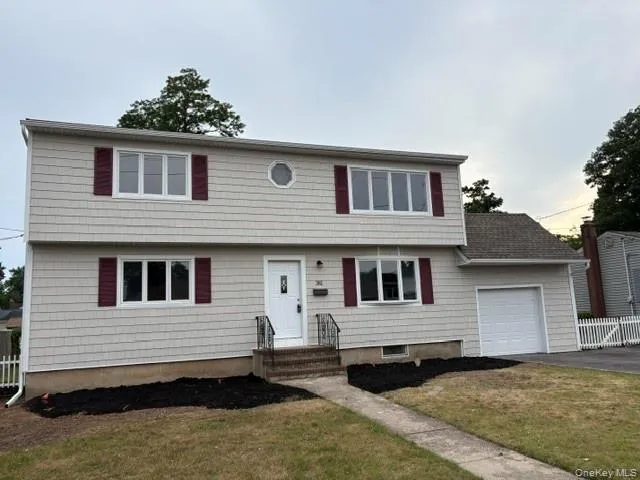 381 Clinton Avenue Lindenhurst, NY 11757