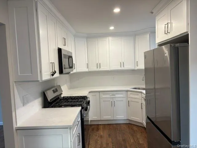381 Clinton Avenue Lindenhurst, NY 11757