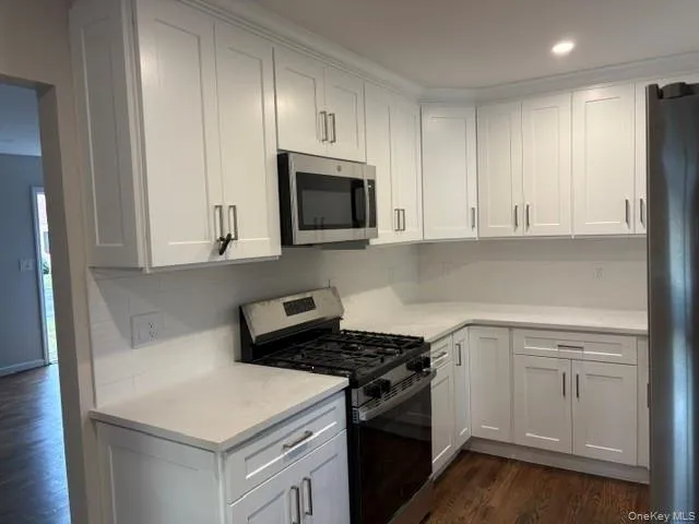 381 Clinton Avenue Lindenhurst, NY 11757