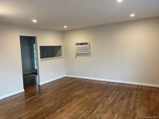 381 Clinton Avenue Lindenhurst, NY 11757