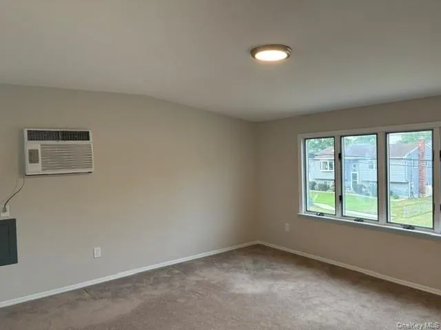 381 Clinton Avenue Lindenhurst, NY 11757