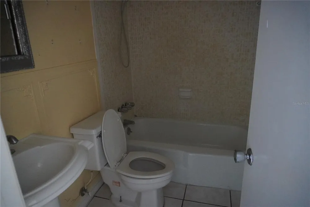 333 LAKE HOWARD DRIVE NW #303A Winter Haven, FL 33880