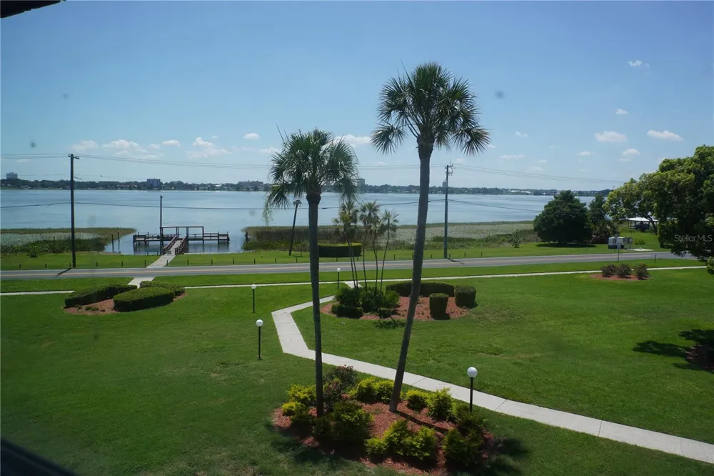 333 LAKE HOWARD DRIVE NW #303A Winter Haven, FL 33880