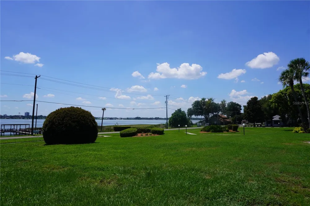 333 LAKE HOWARD DRIVE NW #303A Winter Haven, FL 33880