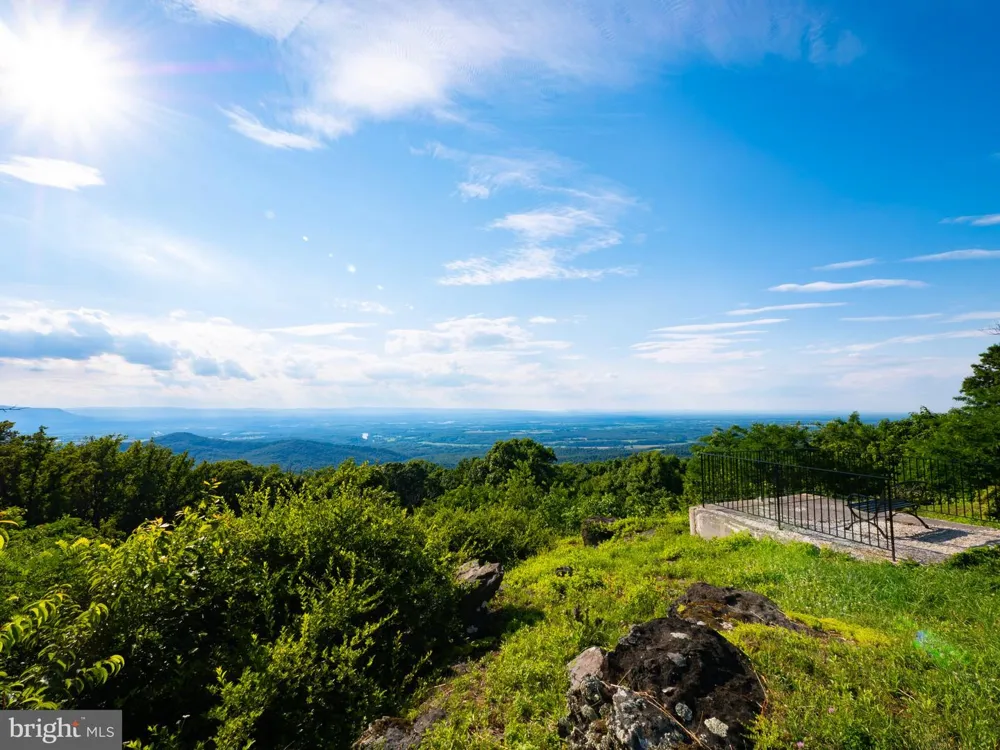 1001 BIFROST WAY Linden, VA 22642