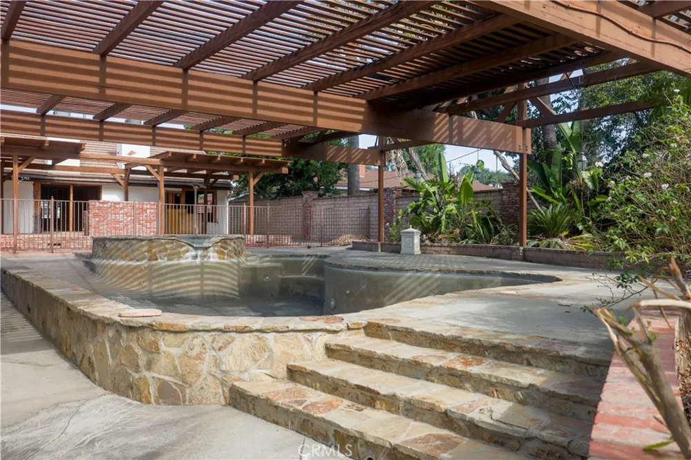9136 Balcom Avenue Northridge, CA 91325
