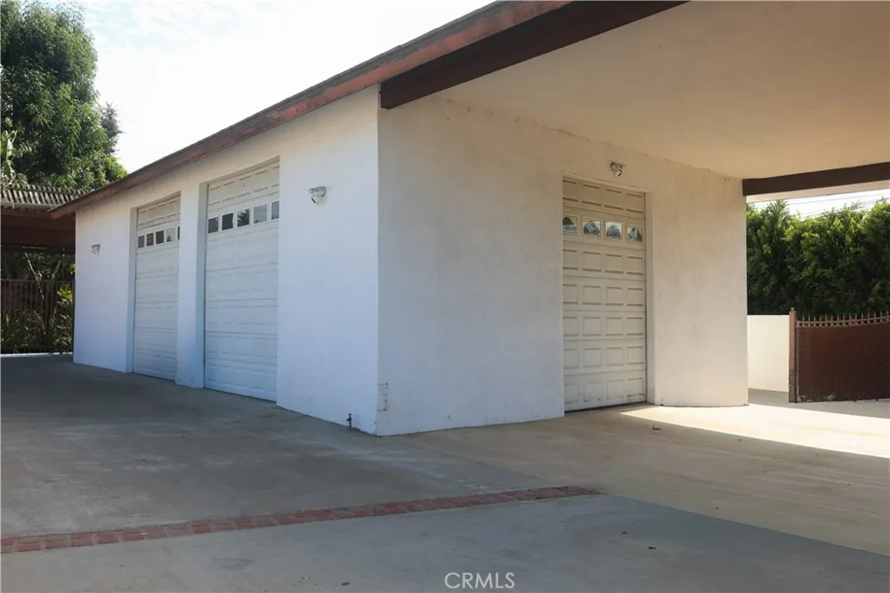 9136 Balcom Avenue Northridge, CA 91325