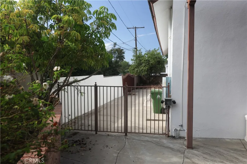 9136 Balcom Avenue Northridge, CA 91325