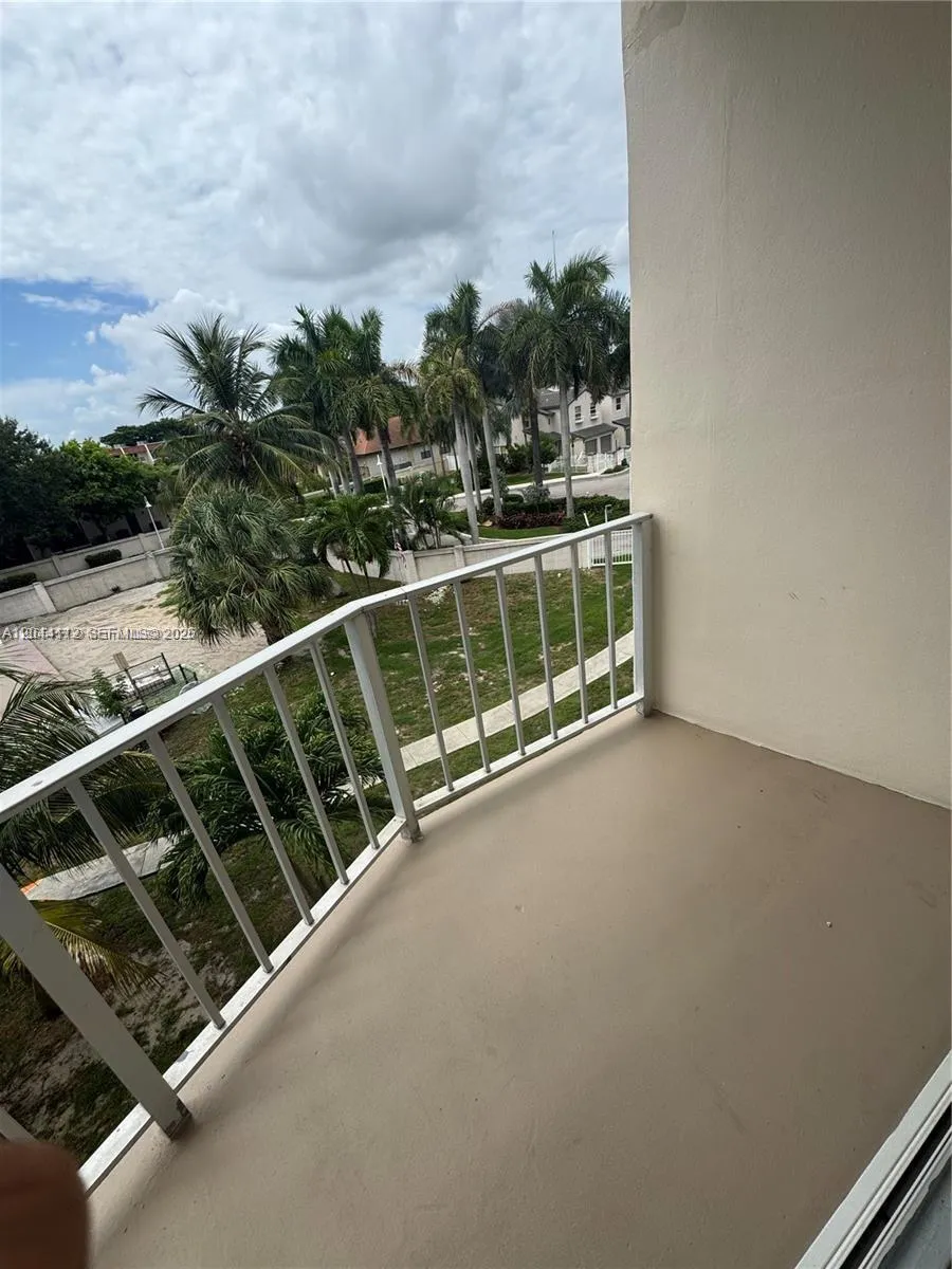1967 S Ocean Blvd #315-C Lauderdale By The Sea, FL 33062
