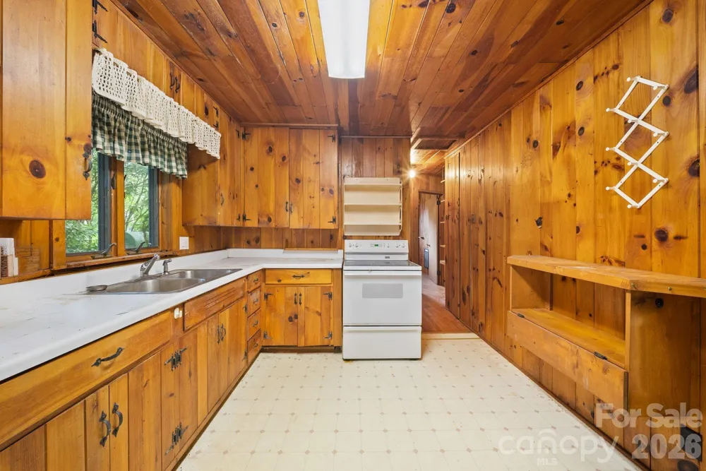 65 Gurney Franklin Road Newland, NC 28657