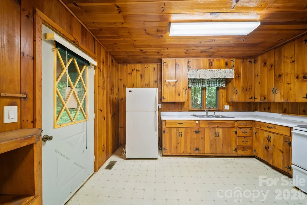 65 Gurney Franklin Road Newland, NC 28657