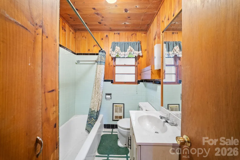 65 Gurney Franklin Road Newland, NC 28657