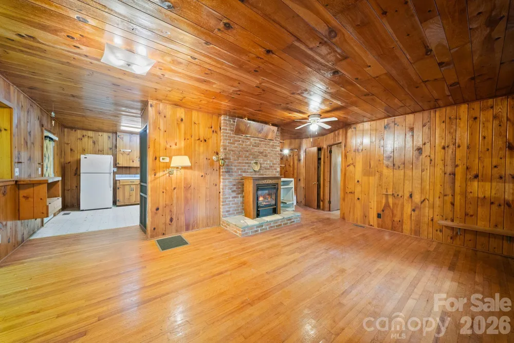 65 Gurney Franklin Road Newland, NC 28657