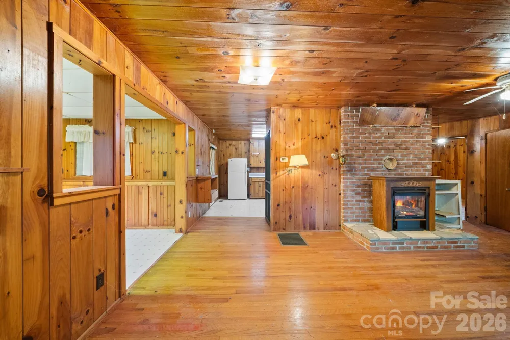 65 Gurney Franklin Road Newland, NC 28657