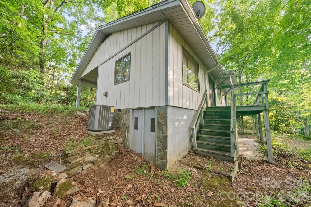 65 Gurney Franklin Road Newland, NC 28657