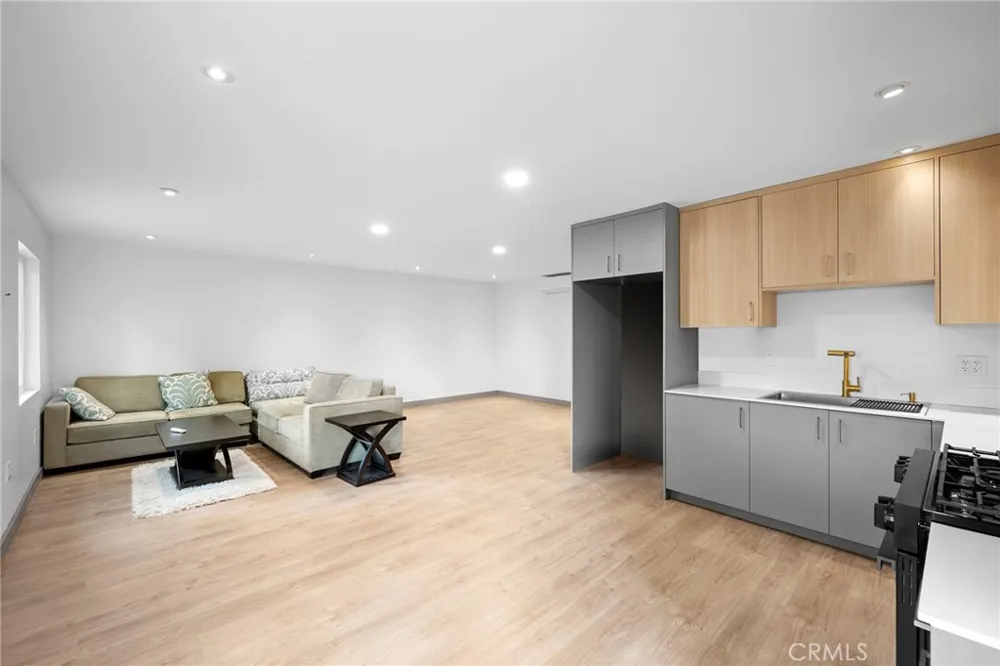 10377 Mcbroom Street #B Sunland, CA 91040