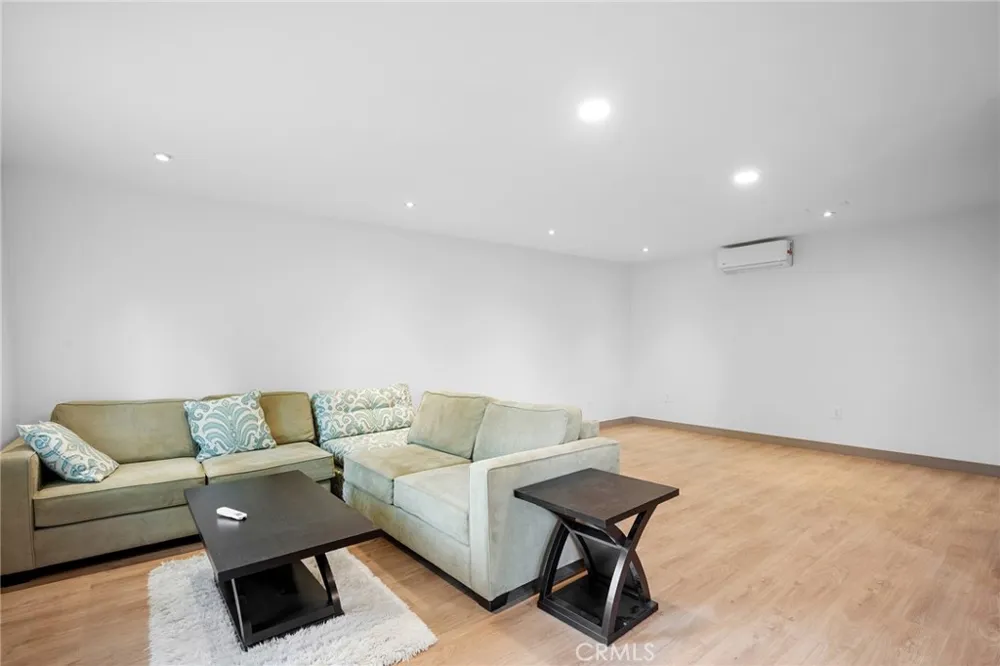 10377 Mcbroom Street #B Sunland, CA 91040