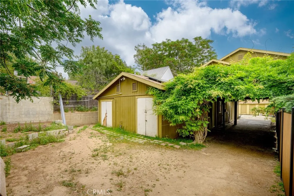 10377 Mcbroom Street #B Sunland, CA 91040