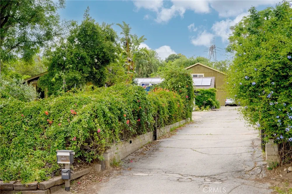 10377 Mcbroom Street #B Sunland, CA 91040