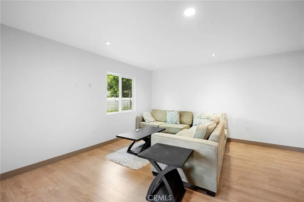 10377 Mcbroom Street #B Sunland, CA 91040