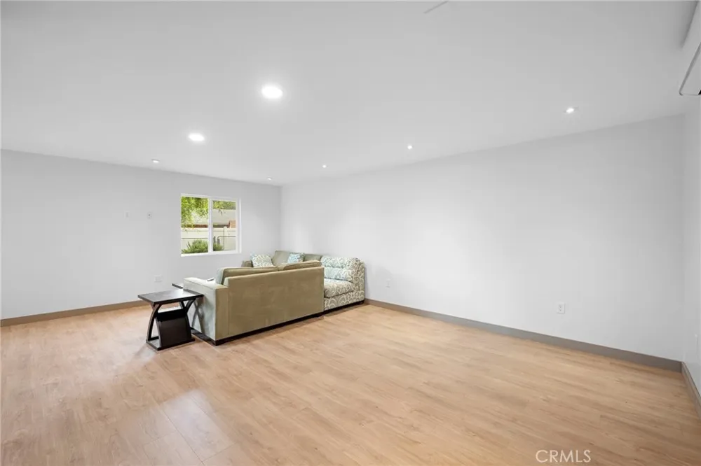 10377 Mcbroom Street #B Sunland, CA 91040