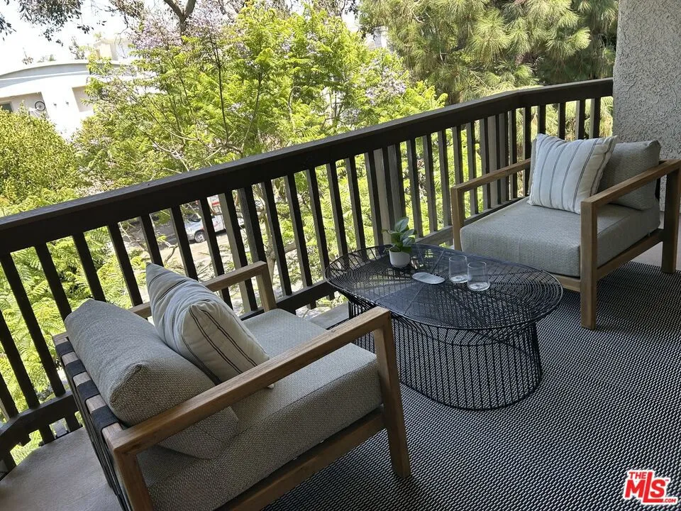 8515 Falmouth Avenue #405 Playa del Rey, CA 90293