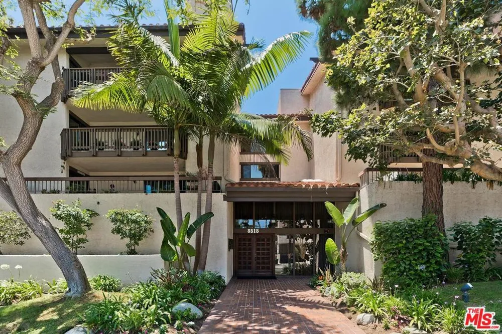 8515 Falmouth Avenue #405 Playa del Rey, CA 90293