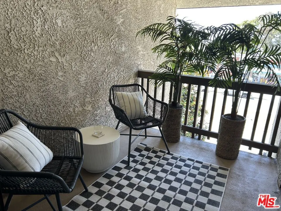 8515 Falmouth Avenue #405 Playa del Rey, CA 90293