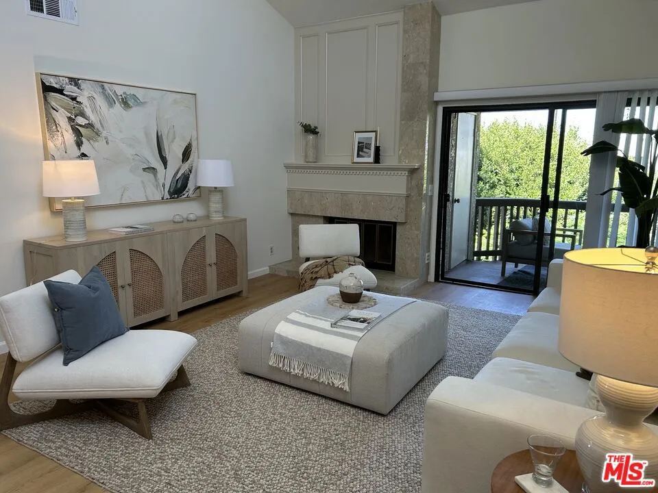 8515 Falmouth Avenue #405 Playa del Rey, CA 90293