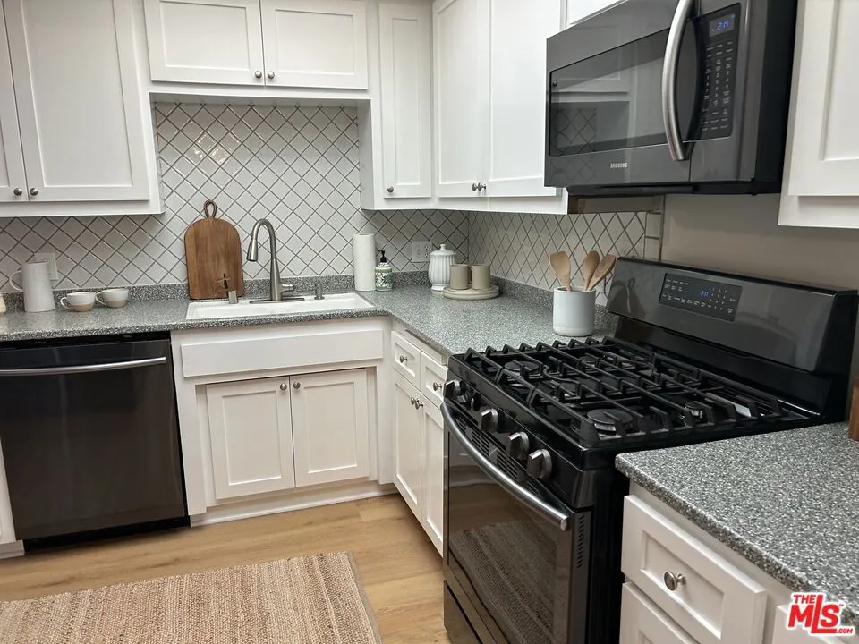 8515 Falmouth Avenue #405 Playa del Rey, CA 90293