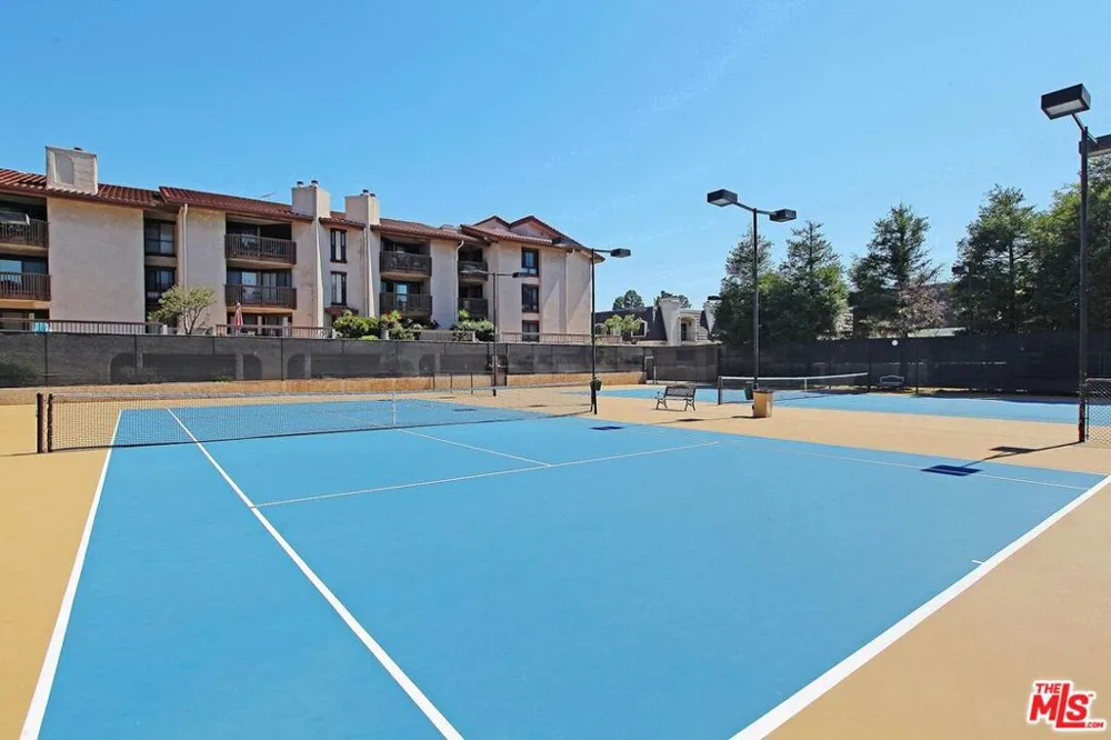 8515 Falmouth Avenue #405 Playa del Rey, CA 90293