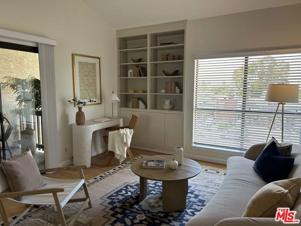 8515 Falmouth Avenue #405 Playa del Rey, CA 90293