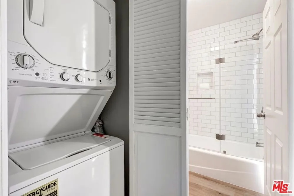 8515 Falmouth Avenue #405 Playa del Rey, CA 90293