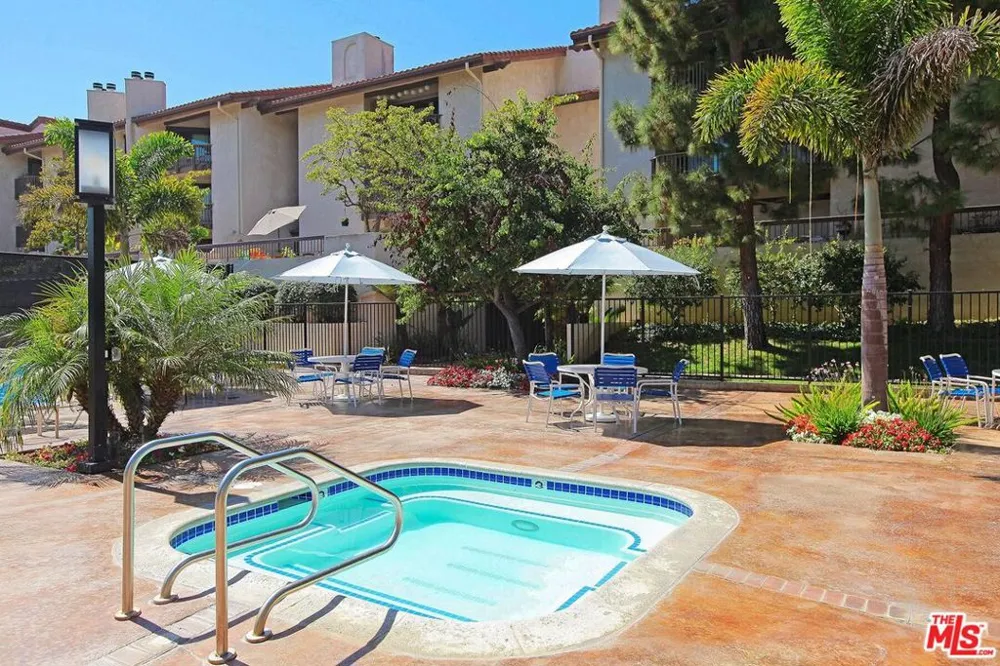 8515 Falmouth Avenue #405 Playa del Rey, CA 90293