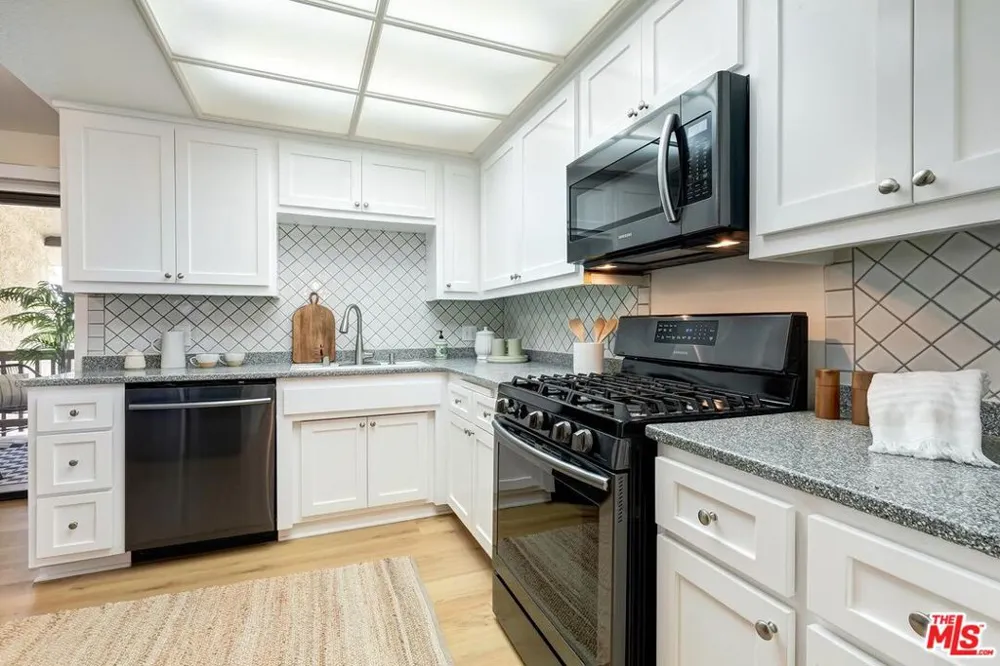 8515 Falmouth Avenue #405 Playa del Rey, CA 90293