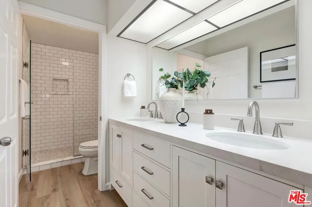 8515 Falmouth Avenue #405 Playa del Rey, CA 90293